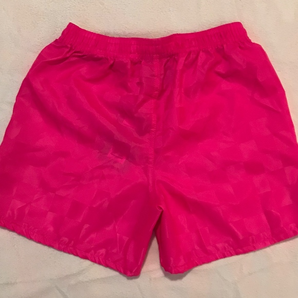 NEW Umbro Soccer Athletic Gym Shorts Pink Check - Picture 2 of 5